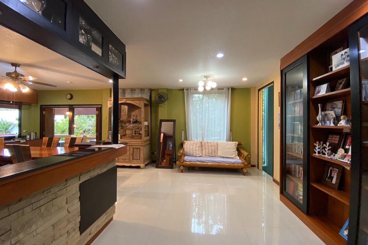 6 bed family home with private pool for sale in Nam Phrae Chiang Mai-P-PHS936