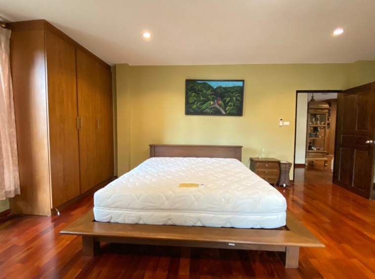 6 bed family home with private pool for sale in Nam Phrae Chiang Mai-P-PHS936