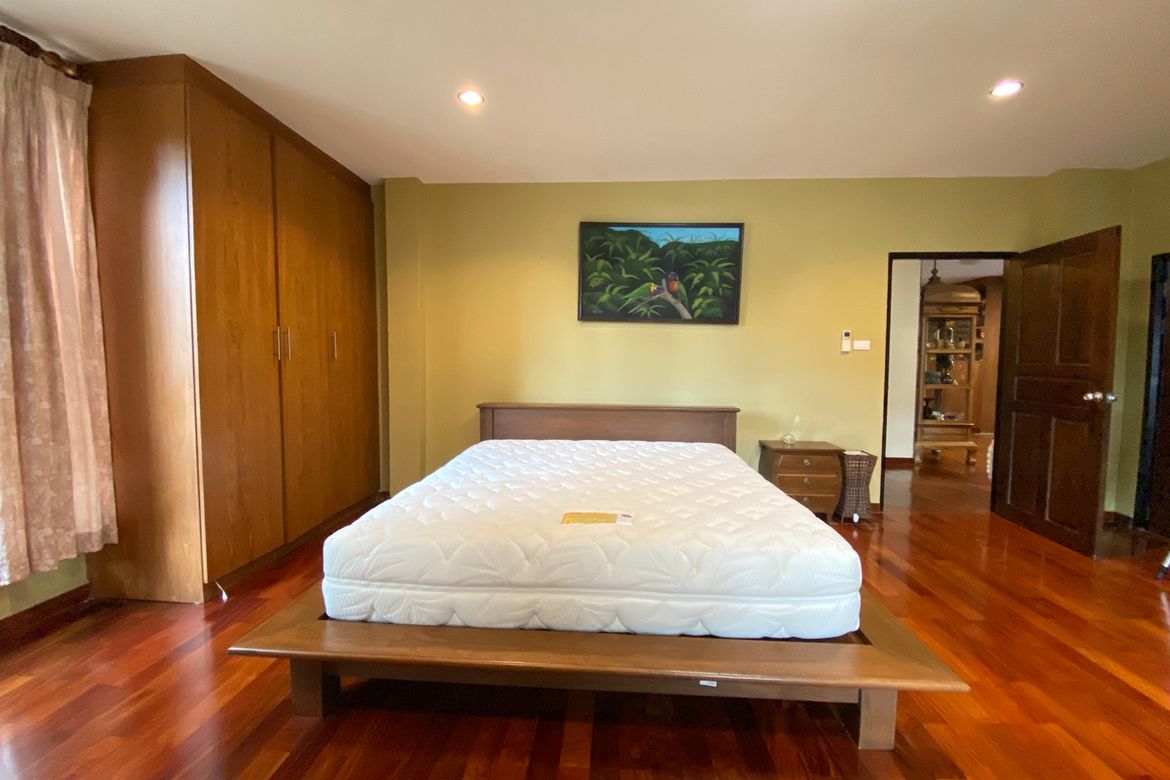 6 bed family home with private pool for sale in Nam Phrae Chiang Mai-P-PHS936