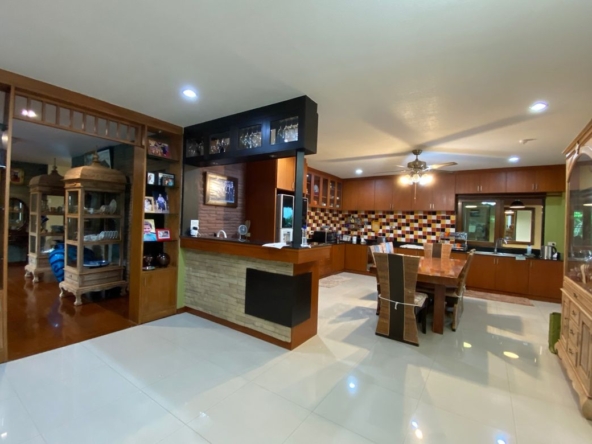 6 bed family home with private pool for sale in Nam Phrae Chiang Mai-P-PHS936