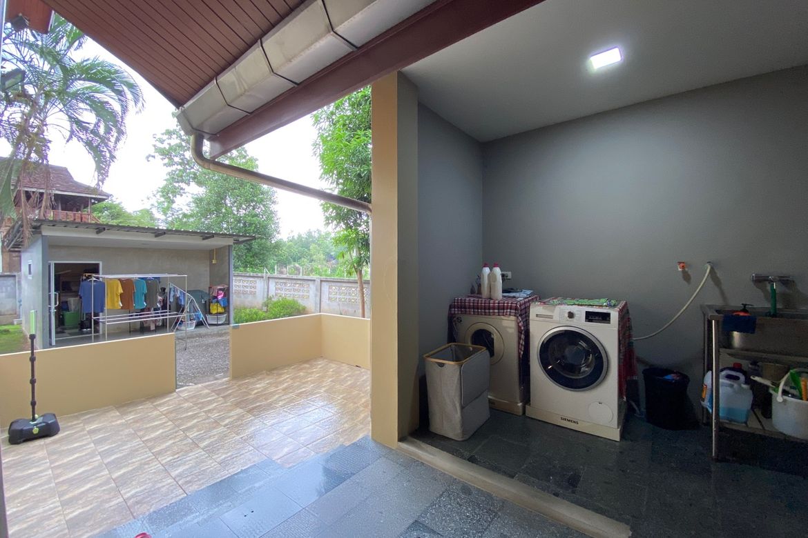 6 bed family home with private pool for sale in Nam Phrae Chiang Mai-P-PHS936