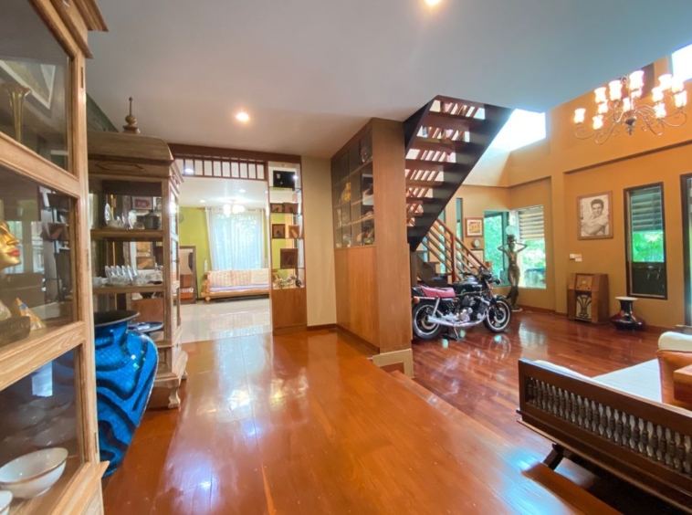 6 bed family home with private pool for sale in Nam Phrae Chiang Mai-P-PHS936