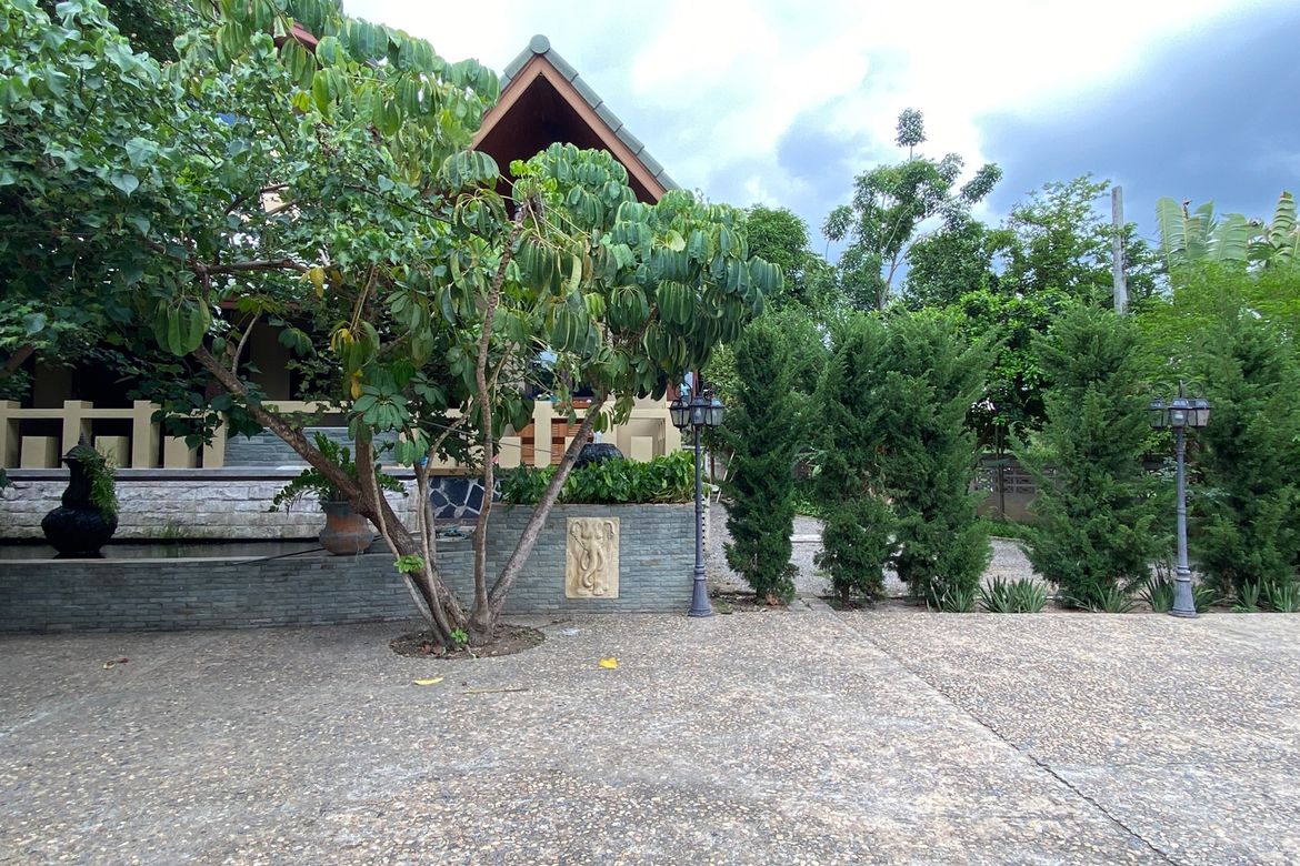 6 bed family home with private pool for sale in Nam Phrae Chiang Mai-P-PHS936