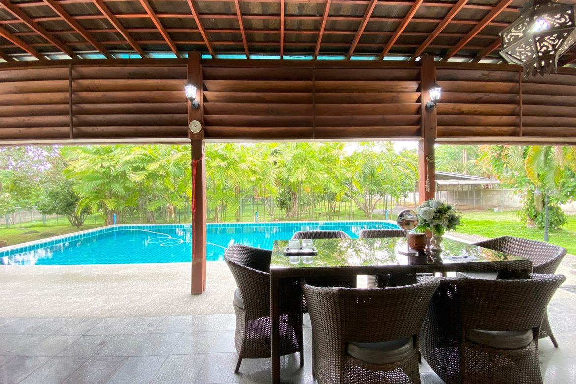 6 bed family home with private pool for sale in Nam Phrae Chiang Mai-P-PHS936