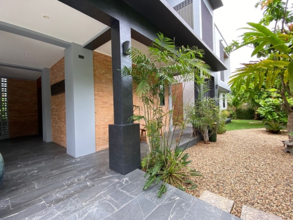 A pool villa with 3 bed for sale in Nam Phrae