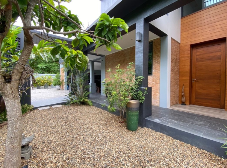 A pool villa with 3 bed for sale in Nam Phrae