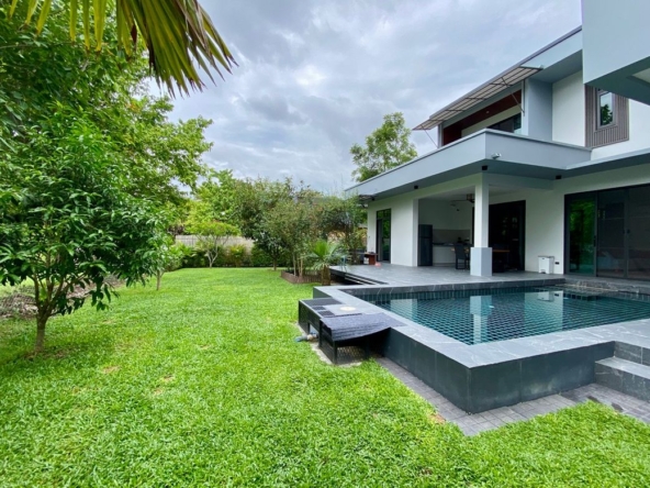 A pool villa with 3 bed for sale in Nam Phrae