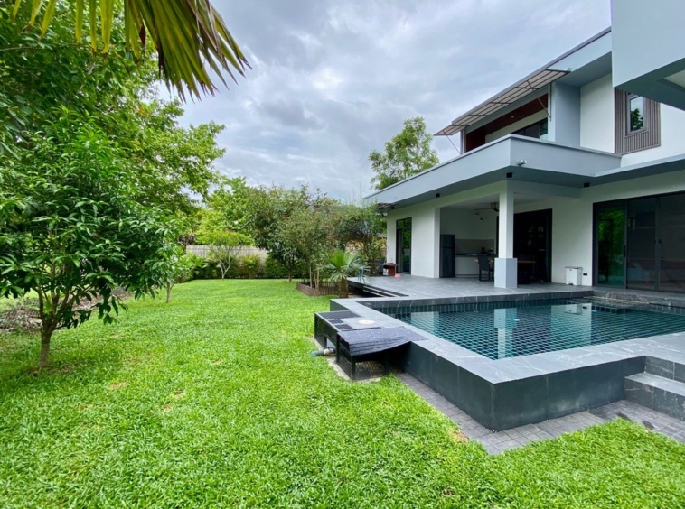 A pool villa with 3 bed for sale in Nam Phrae