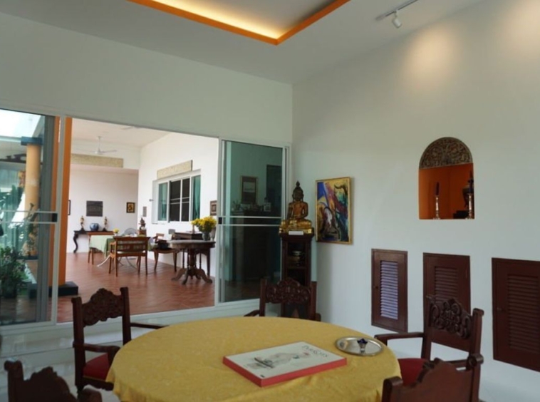 A 5-6 bedrooms villa with private pool for sale in Mae Rim