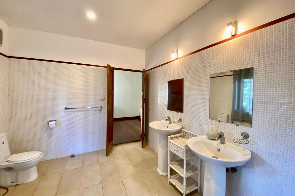 A custom built 4 bed for sale in Huay Sai