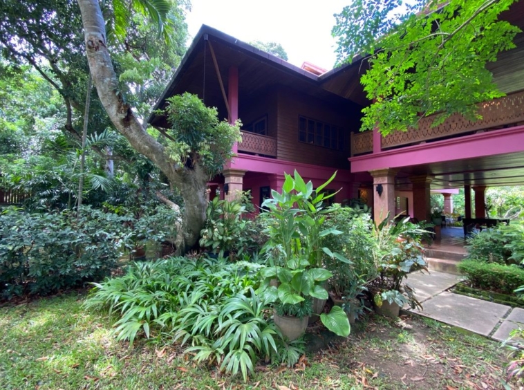 Lanna wooden thai house for sale in Don Kaew