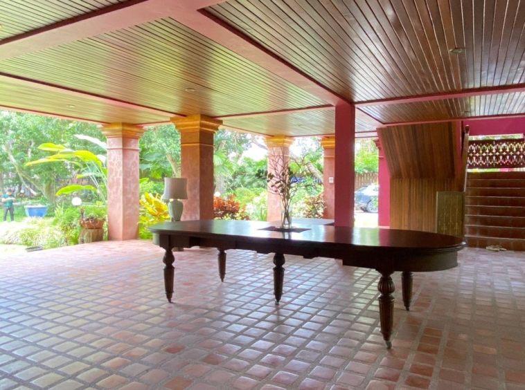 Lanna wooden thai house for sale in Don Kaew