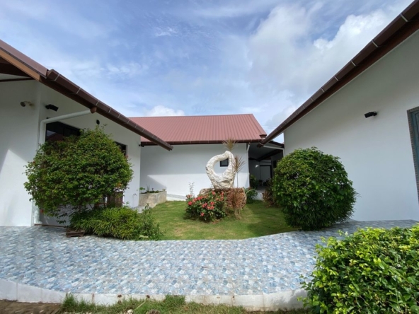 A pool villa 4 bed for sale in Mae Tang