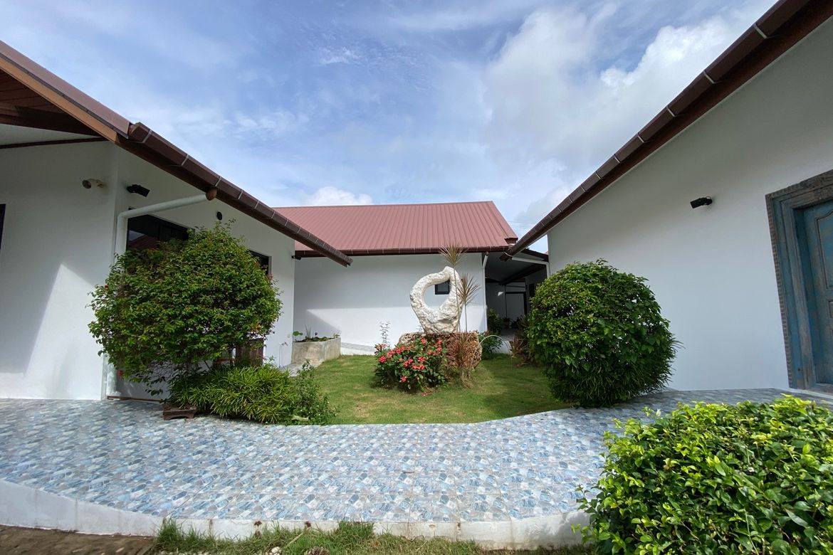 A pool villa 4 bed for sale in Mae Tang