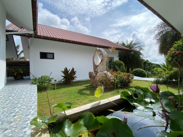 A pool villa 4 bed for sale in Mae Tang