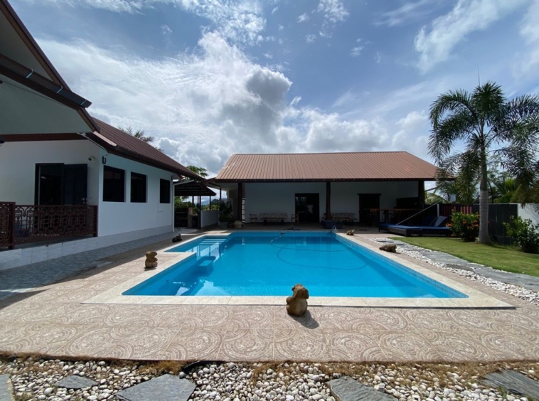 A pool villa 4 bed for sale in Mae Tang