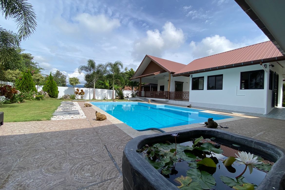 A pool villa 4 bed for sale in Mae Tang