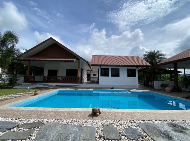 A pool villa 4 bed for sale in Mae Tang