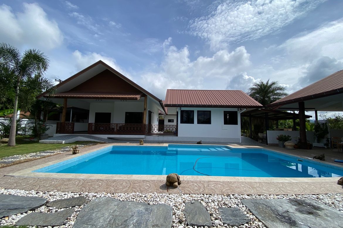 A pool villa 4 bed for sale in Mae Tang