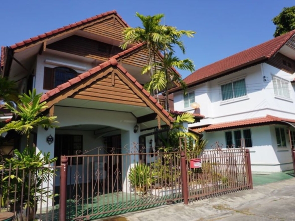 2 houses with 5 bedrooms for sale in Muang Chiang Mai-P-PHS404