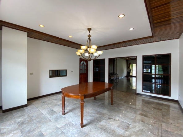 6 bed house for sale in Muang