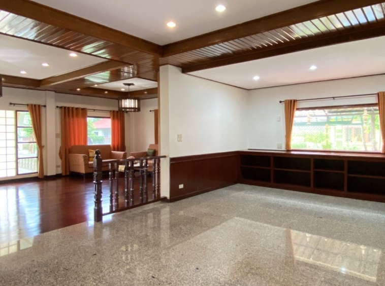 6 bed house for sale in Muang