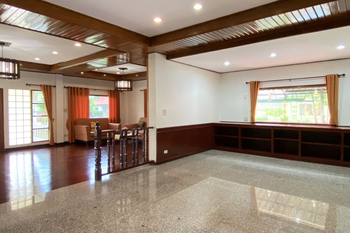 6 bed house for sale in Muang