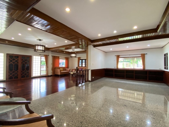 6 bed house for sale in Muang