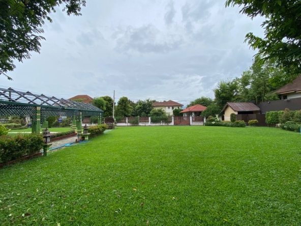 6 bed house for sale in Muang