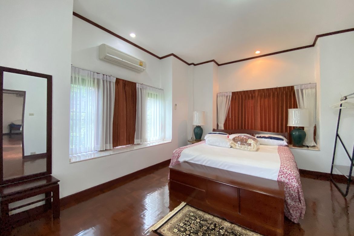 6 bed house for sale in Muang