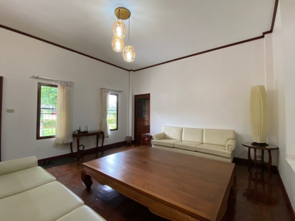 6 bed house for sale in Muang