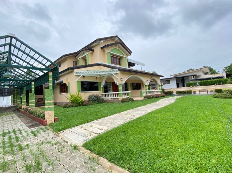 6 bed house for sale in Muang