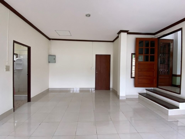 6 bed house for sale in Muang