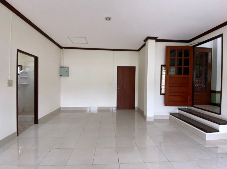 6 bed house for sale in Muang