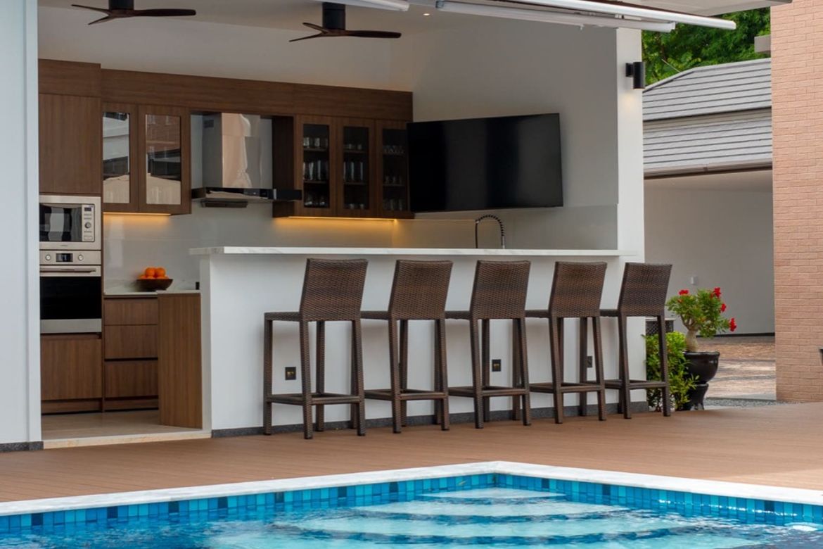 Brand new 5 bed luxury pool villa for sale in Muang Chiang Mai-P-PHS957