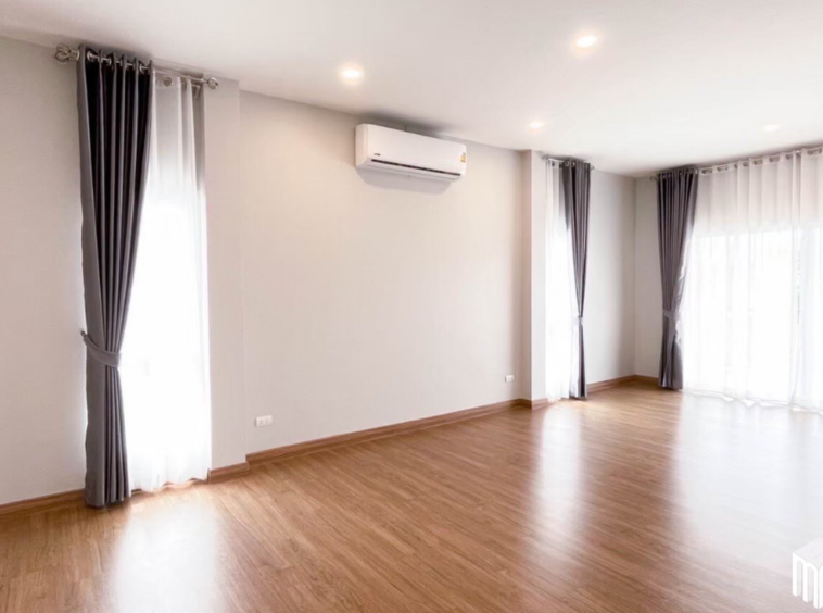 3bathsroom 335 sq.m. near Charoen Charoen Market-MR-287HS