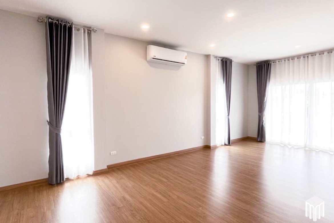 3bathsroom 335 sq.m. near Charoen Charoen Market-MR-287HS