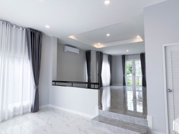 3bathsroom 335 sq.m. near Charoen Charoen Market-MR-287HS