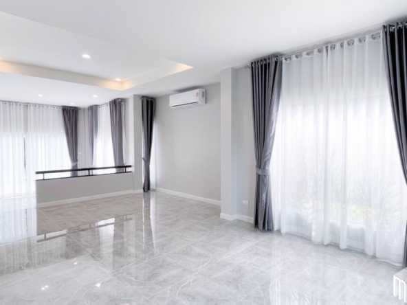 3bathsroom 335 sq.m. near Charoen Charoen Market-MR-287HS