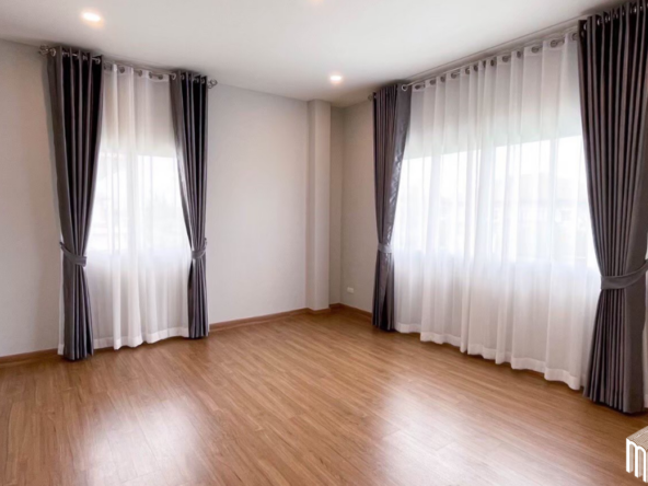 3bathsroom 335 sq.m. near Charoen Charoen Market-MR-287HS