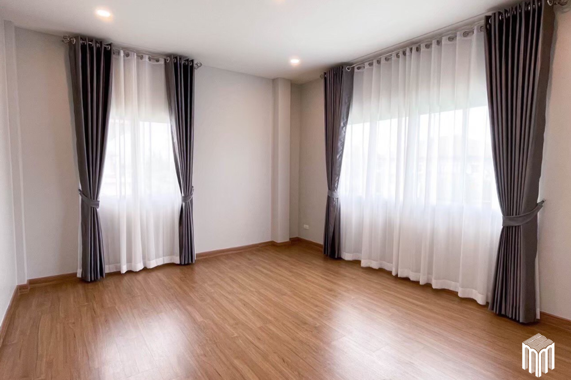 3bathsroom 335 sq.m. near Charoen Charoen Market-MR-287HS