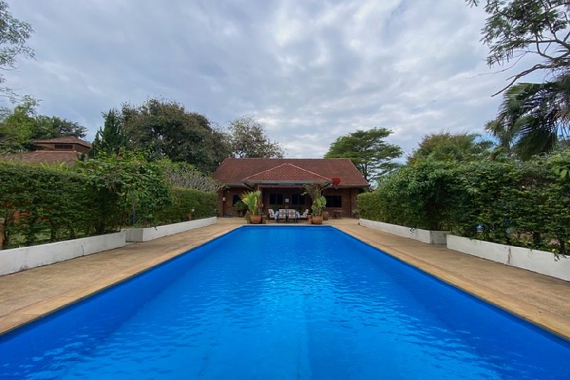 Charming one storey house with pool for sale in Sankhampeang