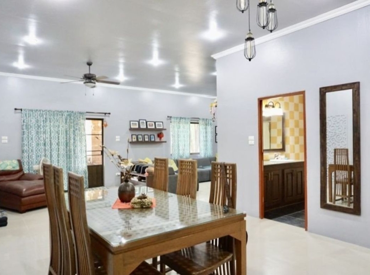 Charming one storey house with pool for sale in Sankhampeang