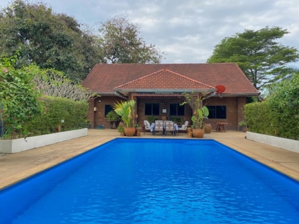 Charming one storey house with pool for sale in Sankhampeang