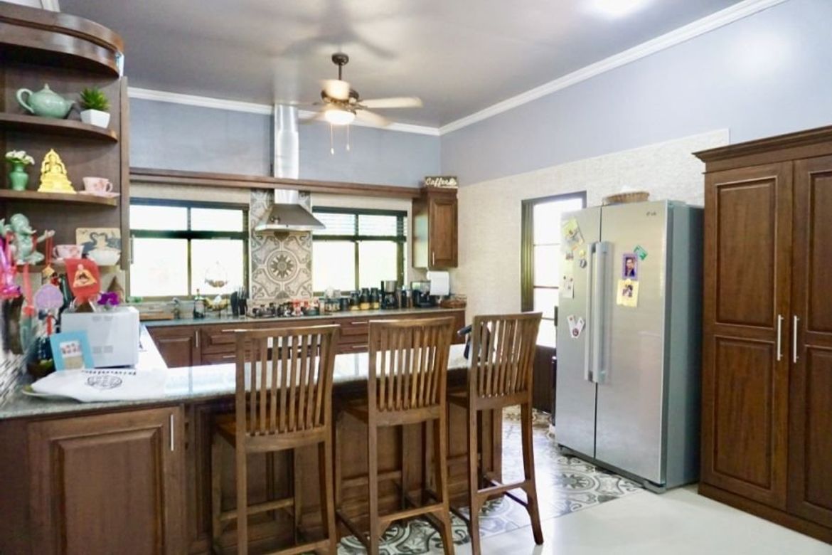 Charming one storey house with pool for sale in Sankhampeang