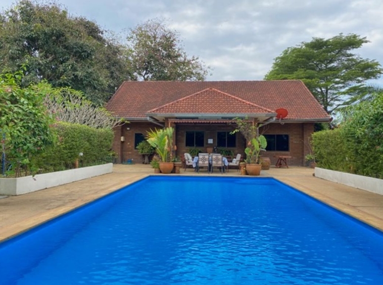 Charming one storey house with pool for sale in Sankhampeang