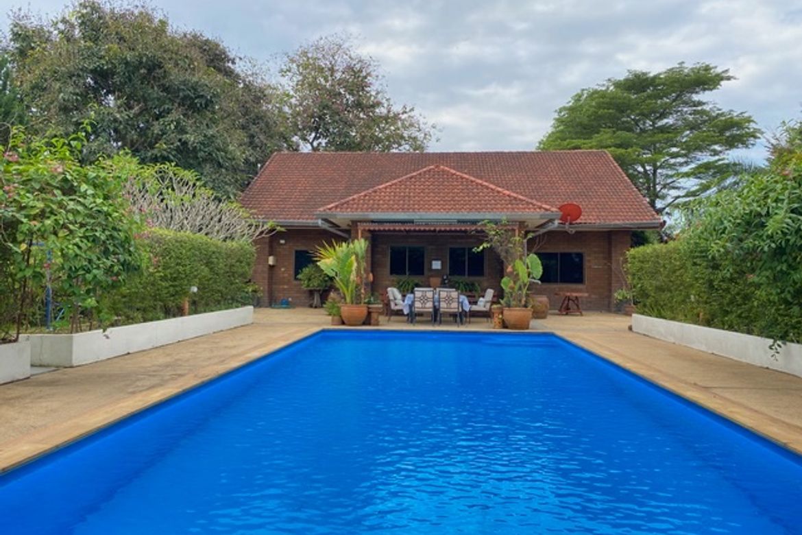 Charming one storey house with pool for sale in Sankhampeang