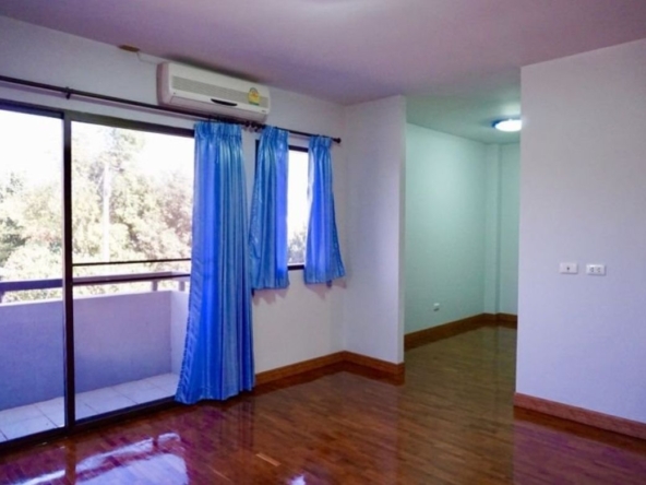 A family house for sale in San Khampeang