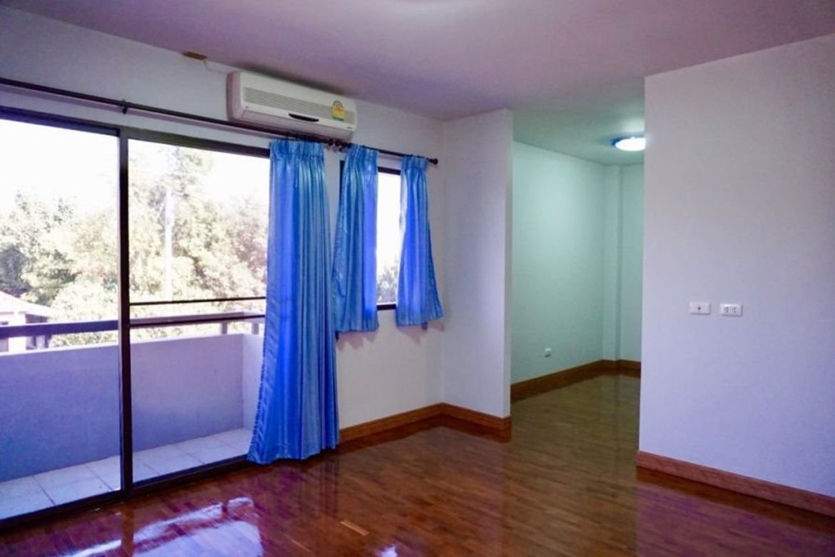 A family house for sale in San Khampeang