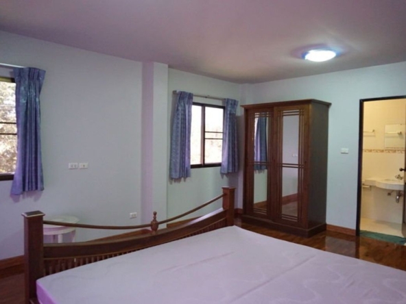 A family house for sale in San Khampeang